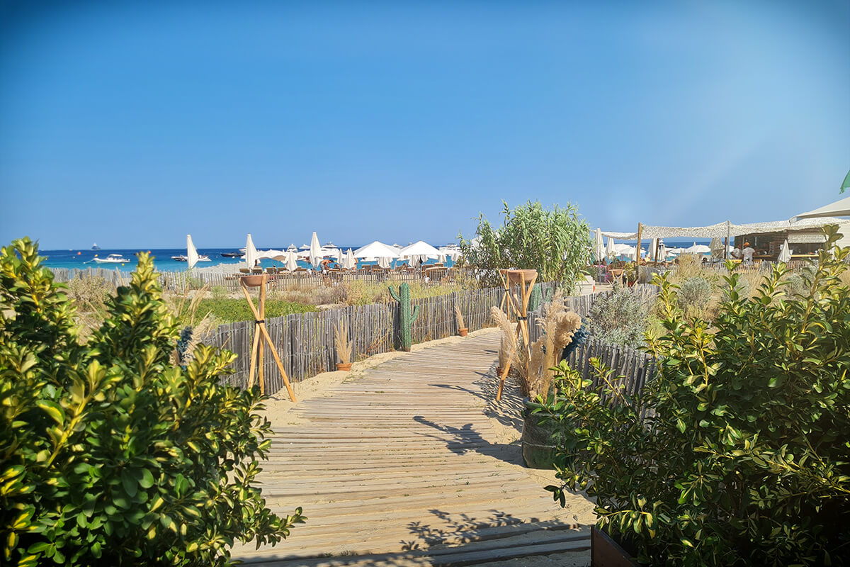 Read more about the article An insider`s guide to the best fashion beach clubs of this summer!